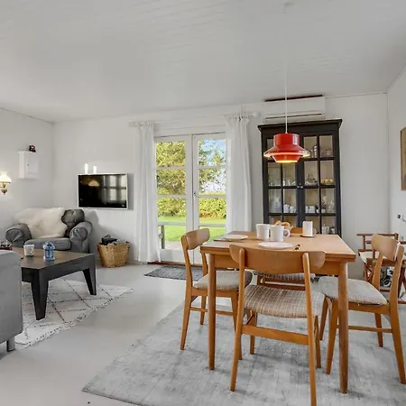 2 Bedroom Cozy In Holiday home *