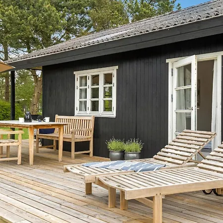2 Bedroom Cozy In Holiday home